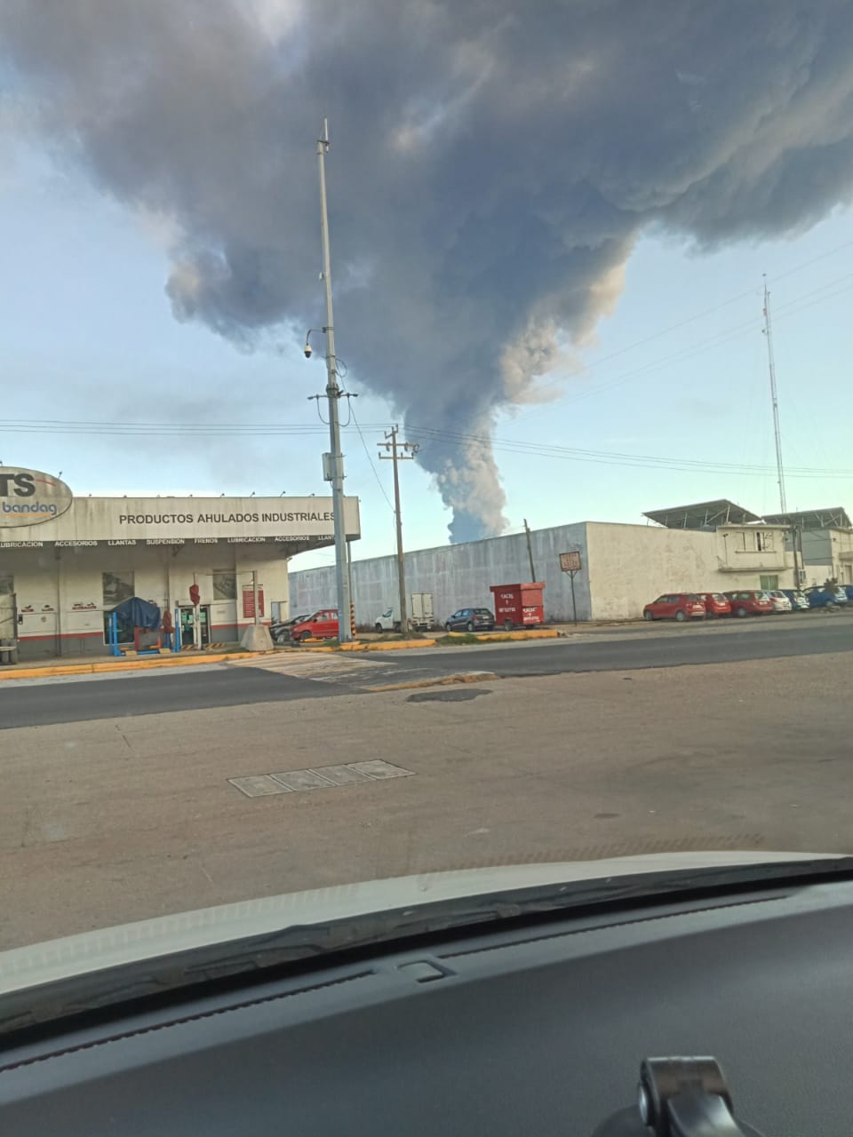 Reportan explosión en Pemex de Veracruz; no hay muertos