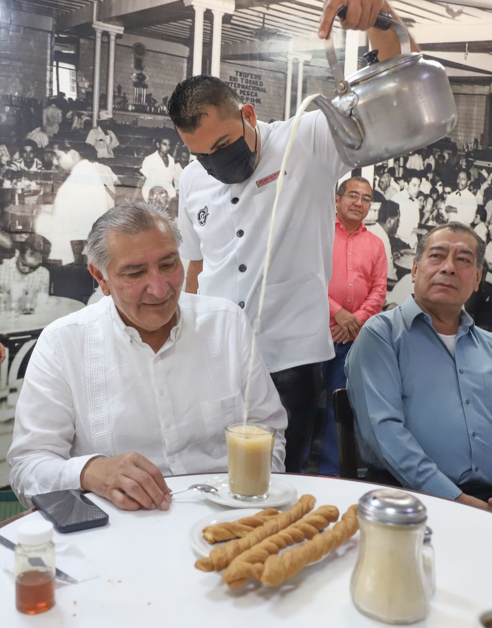 Adán Augusto desayuno en Veracruz