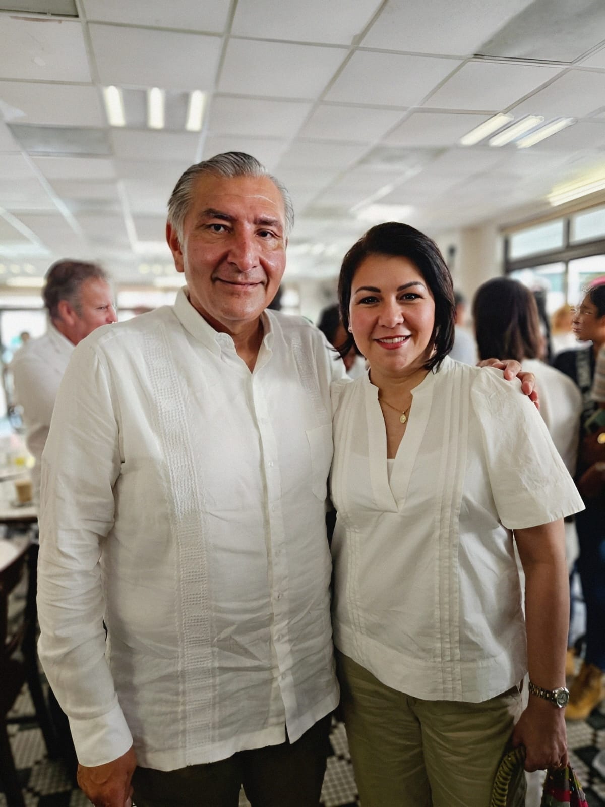 Adán Augusto y su esposa